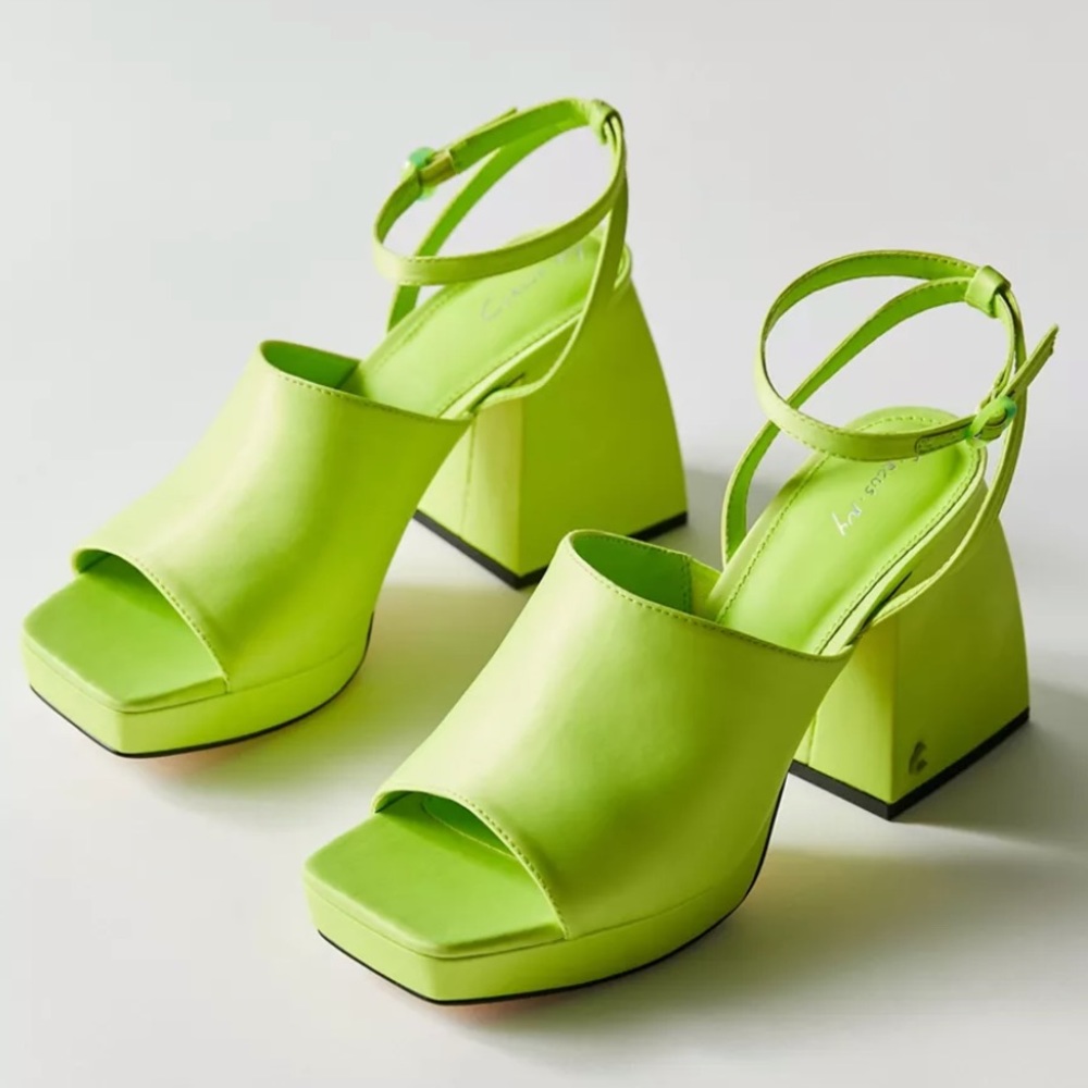*Sold Out* Worn Once- Circus by Sam Edelman Miranda Heel in Green